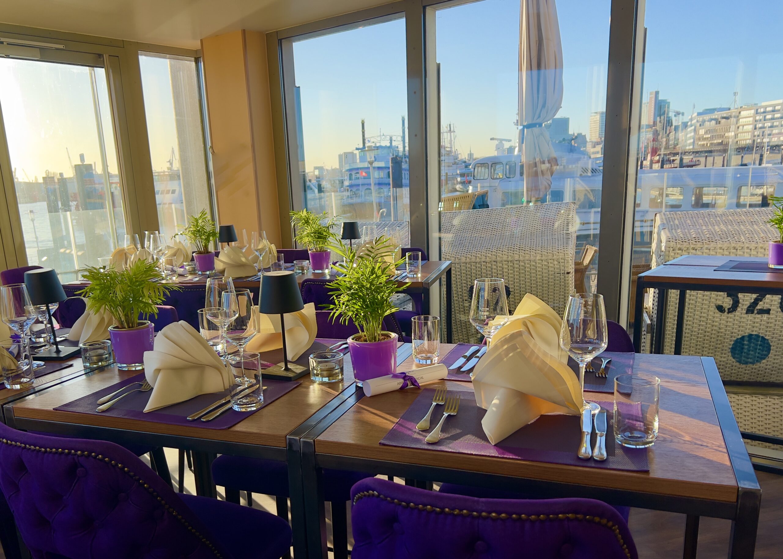 Schlemmen mit Blick auf die Elbe