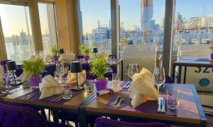 Schlemmen mit Blick auf die Elbe